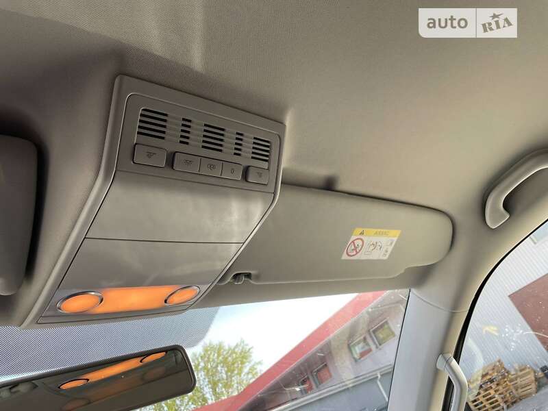 Минивэн Volkswagen Multivan 2017 в Киеве