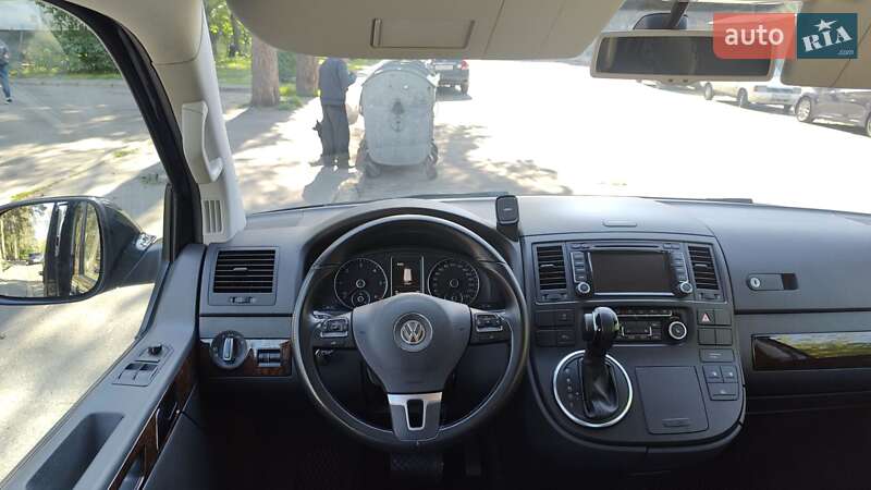 Минивэн Volkswagen Multivan 2015 в Киеве