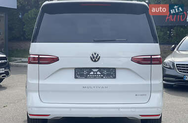 Минивэн Volkswagen Multivan 2023 в 