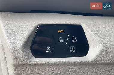 Минивэн Volkswagen Multivan 2023 в 