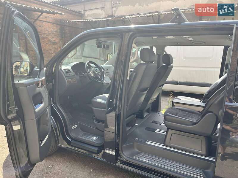 Минивэн Volkswagen Multivan 2011 в Житомире