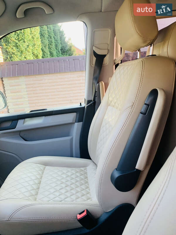 Минивэн Volkswagen Multivan 2016 в Киеве