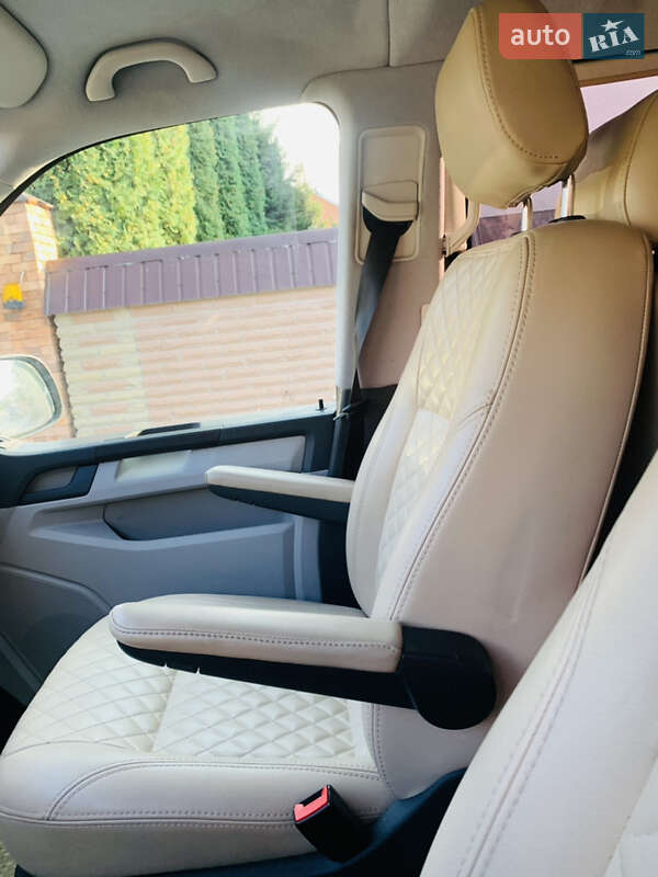 Минивэн Volkswagen Multivan 2016 в Киеве