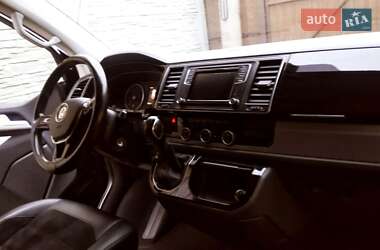 Минивэн Volkswagen Multivan 2017 в 