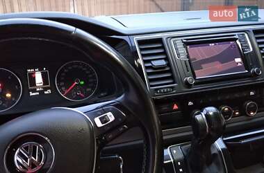 Минивэн Volkswagen Multivan 2017 в 