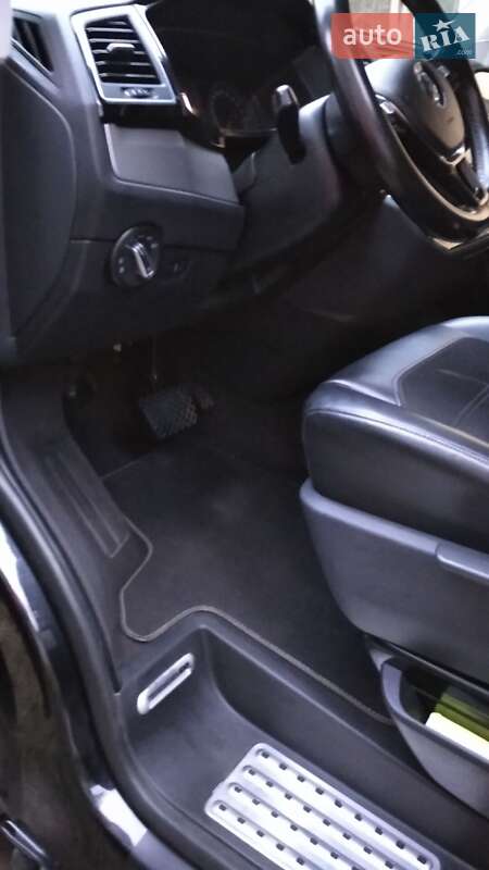 Минивэн Volkswagen Multivan 2017 в Киеве фото 15 Минивэн Volkswagen Multivan 2017 в Киеве