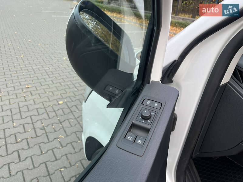 Минивэн Volkswagen Multivan 2017 в Миргороде