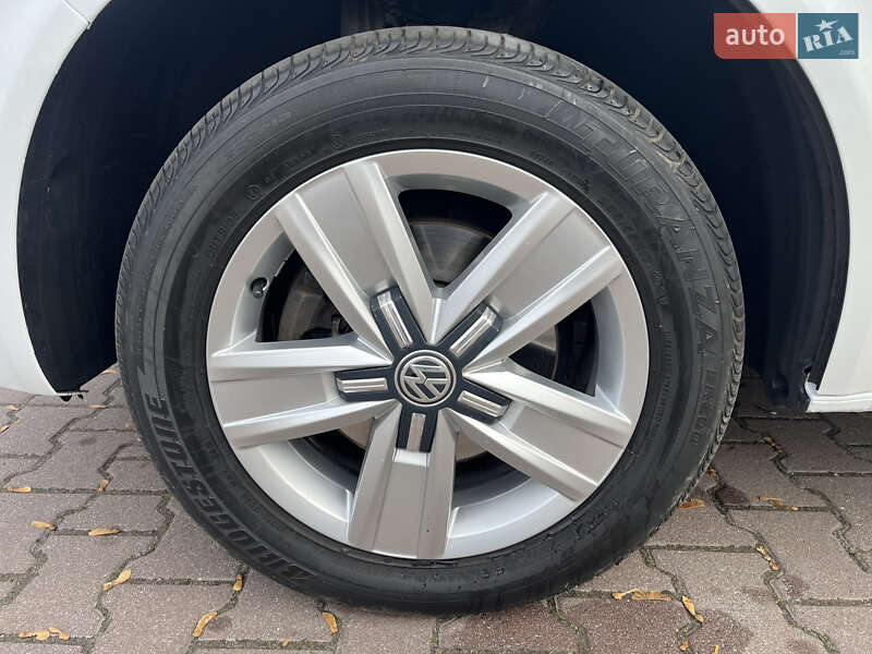 Минивэн Volkswagen Multivan 2017 в Миргороде