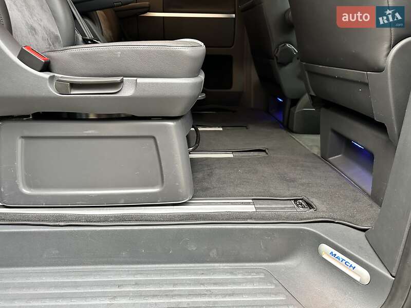 Минивэн Volkswagen Multivan 2012 в Киеве