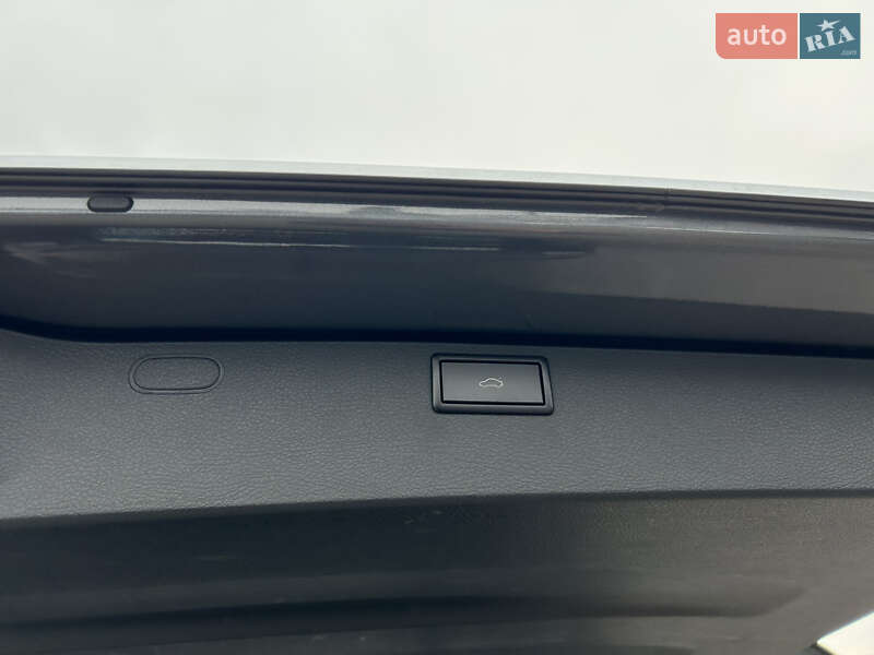 Минивэн Volkswagen Multivan 2020 в Киеве