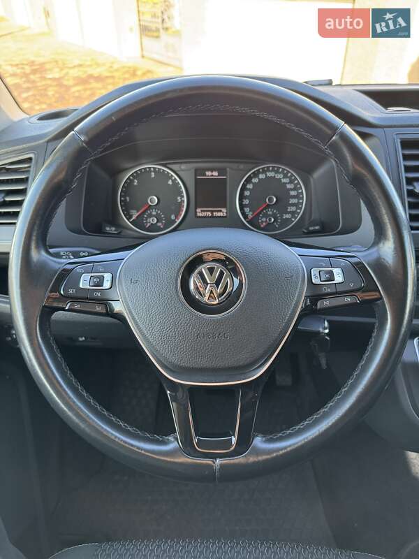 Минивэн Volkswagen Multivan 2016 в Львове