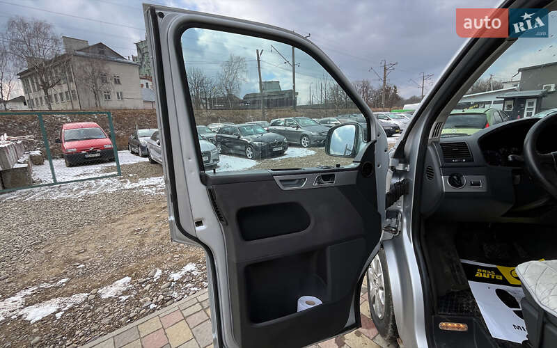 Минивэн Volkswagen Multivan 2006 в Стрые