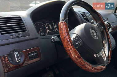 Минивэн Volkswagen Multivan 2015 в 