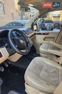 Минивэн Volkswagen Multivan 2009 в 