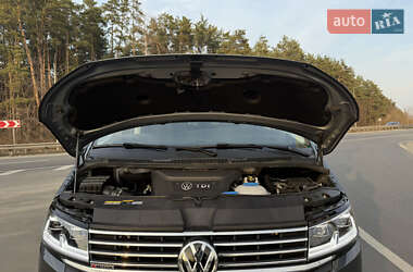 Минивэн Volkswagen Multivan 2021 в 