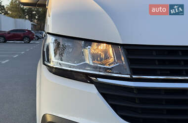 Мінівен Volkswagen Multivan 2020 в 