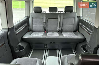 Минивэн Volkswagen Multivan 2012 в 