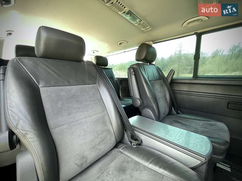 Минивэн Volkswagen Multivan 2010 в Киеве