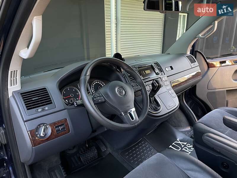 Минивэн Volkswagen Multivan 2015 в Киеве
