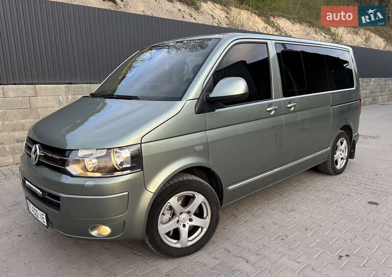 Минивэн Volkswagen Multivan 2010 в 