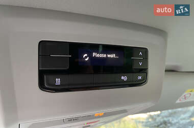 Минивэн Volkswagen Multivan 2020 в 