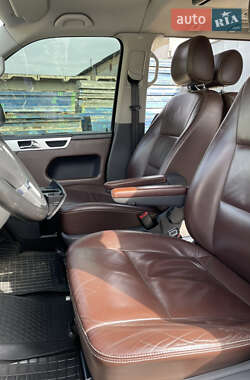 Мінівен Volkswagen Multivan 2013 в 
