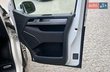 Мінівен Volkswagen Multivan 2017 в 