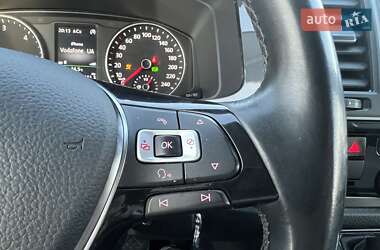 Мінівен Volkswagen Multivan 2017 в 