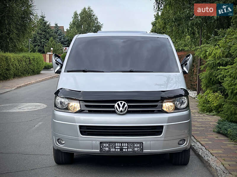 Мінівен Volkswagen Multivan 2011 в Дніпрі