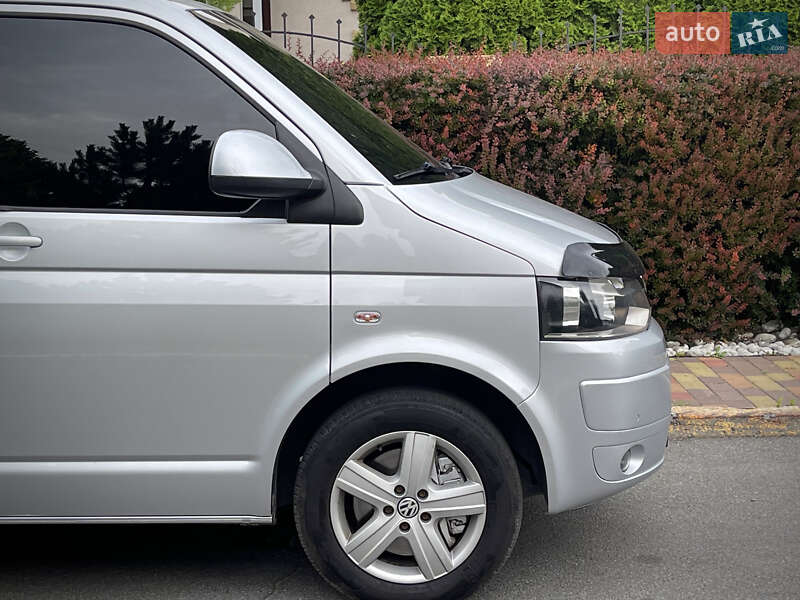 Мінівен Volkswagen Multivan 2011 в Дніпрі