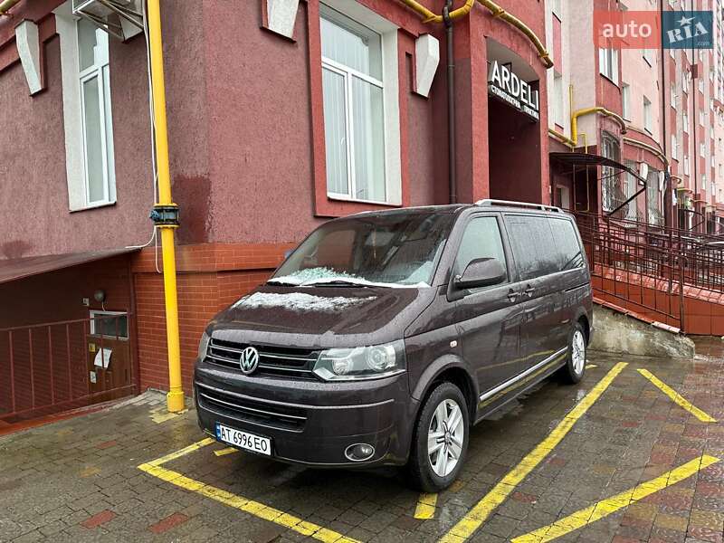 Мінівен Volkswagen Multivan 2011 в 