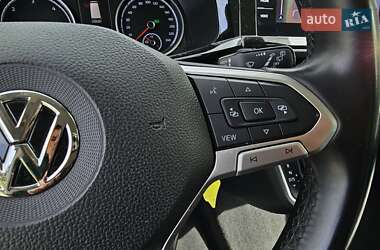 Минивэн Volkswagen Multivan 2020 в 