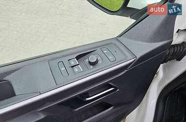 Минивэн Volkswagen Multivan 2020 в 
