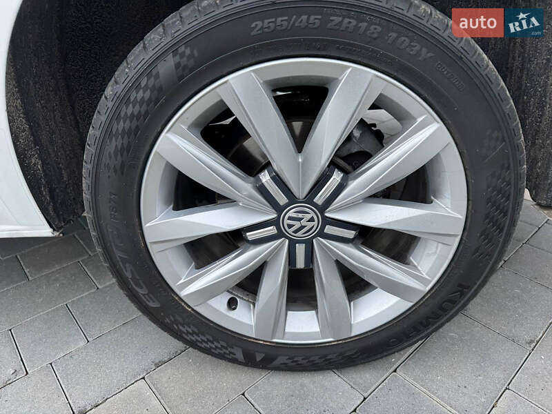 Мінівен Volkswagen Multivan 2019 в Ужгороді