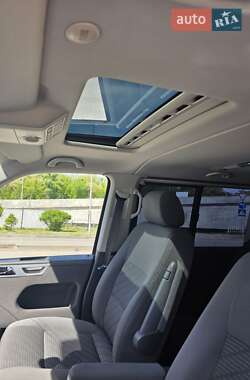 Минивэн Volkswagen Multivan 2011 в 
