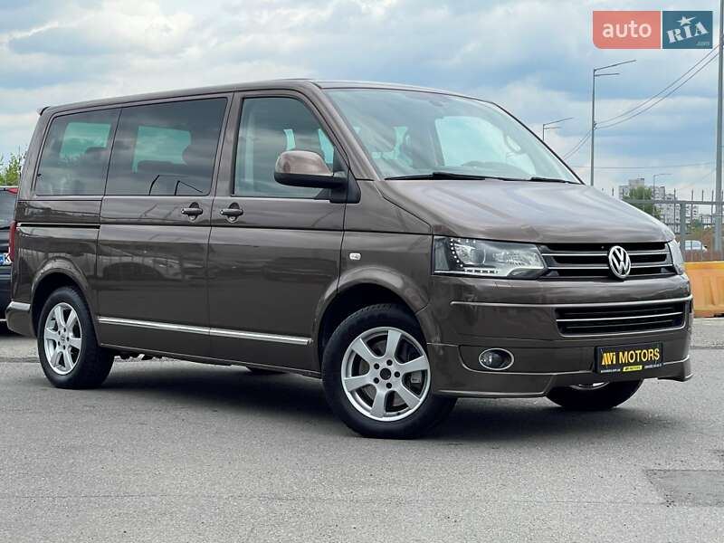 Минивэн Volkswagen Multivan 2013 в 