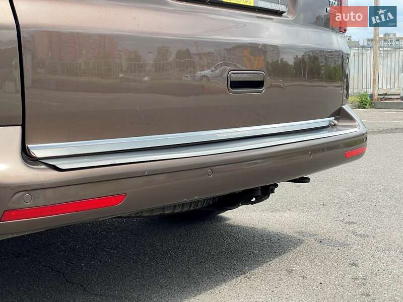 Мінівен Volkswagen Multivan 2013 в Києві