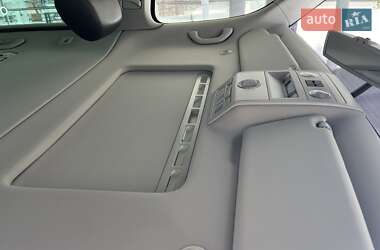 Мінівен Volkswagen Multivan 2011 в 