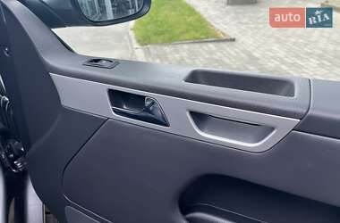 Мінівен Volkswagen Multivan 2011 в 