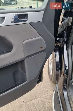 Мінівен Volkswagen Multivan 2011 в 