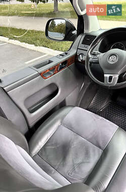 Минивэн Volkswagen Multivan 2012 в 