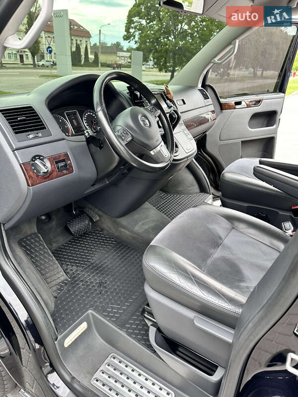 Минивэн Volkswagen Multivan 2012 в Харькове