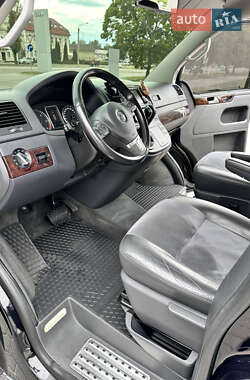 Минивэн Volkswagen Multivan 2012 в 