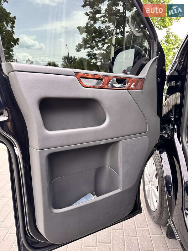 Минивэн Volkswagen Multivan 2012 в Харькове
