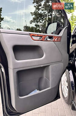 Минивэн Volkswagen Multivan 2012 в 