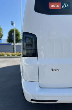 Мінівен Volkswagen Multivan 2013 в 