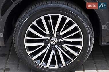 Минивэн Volkswagen Multivan 2015 в 
