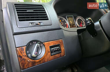 Минивэн Volkswagen Multivan 2010 в 