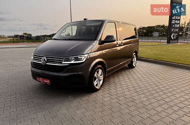 Мінівен Volkswagen Multivan 2022 в 