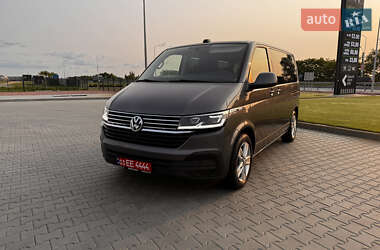 Мінівен Volkswagen Multivan 2022 в 